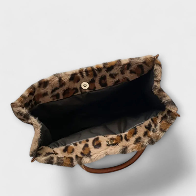 Flair. - Chic plush bag in leopard print