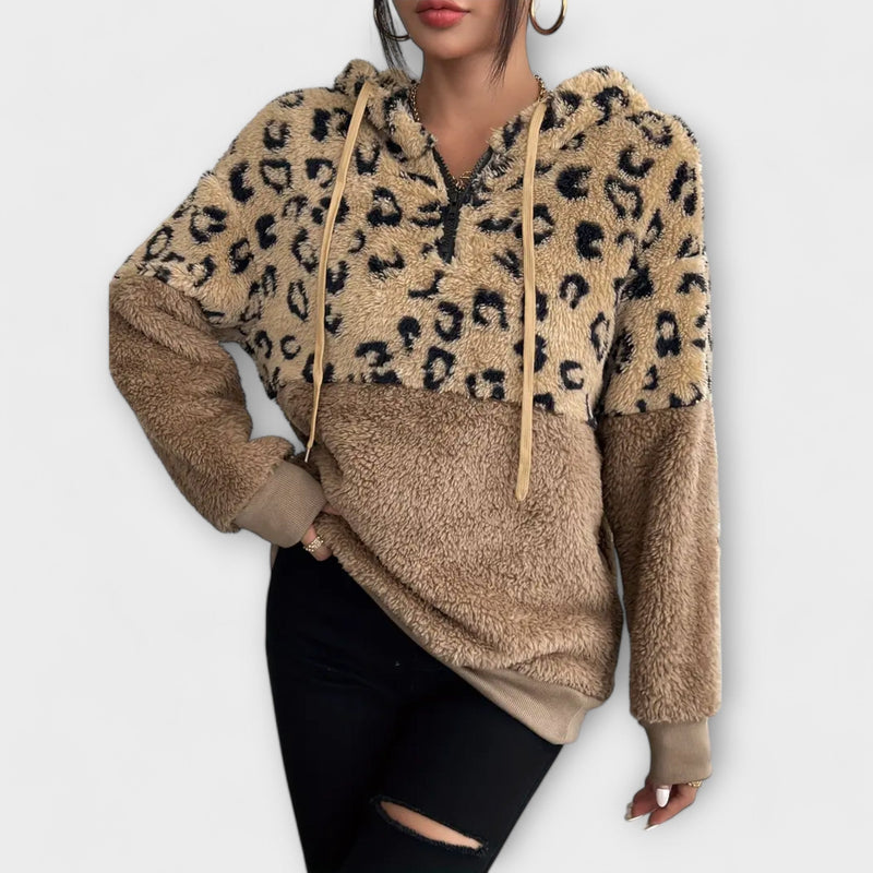 Warm plush hoodie in leopard print