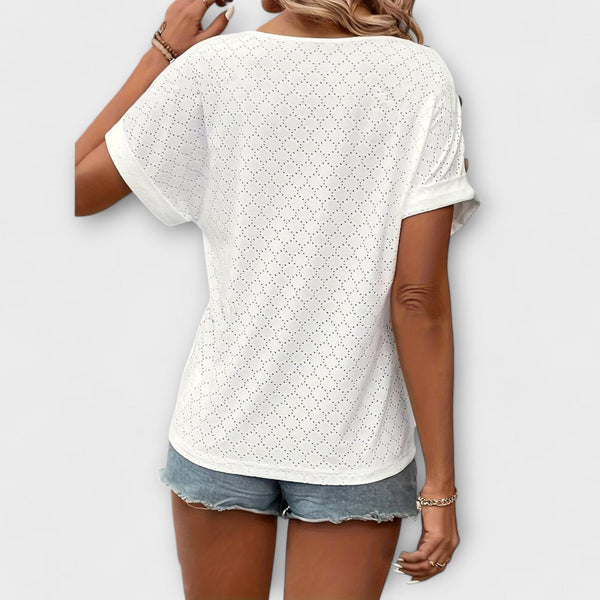 Mia - T-shirt with buttons and pointed neckline