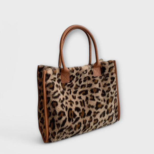 Flair. - Chic plush bag in leopard print