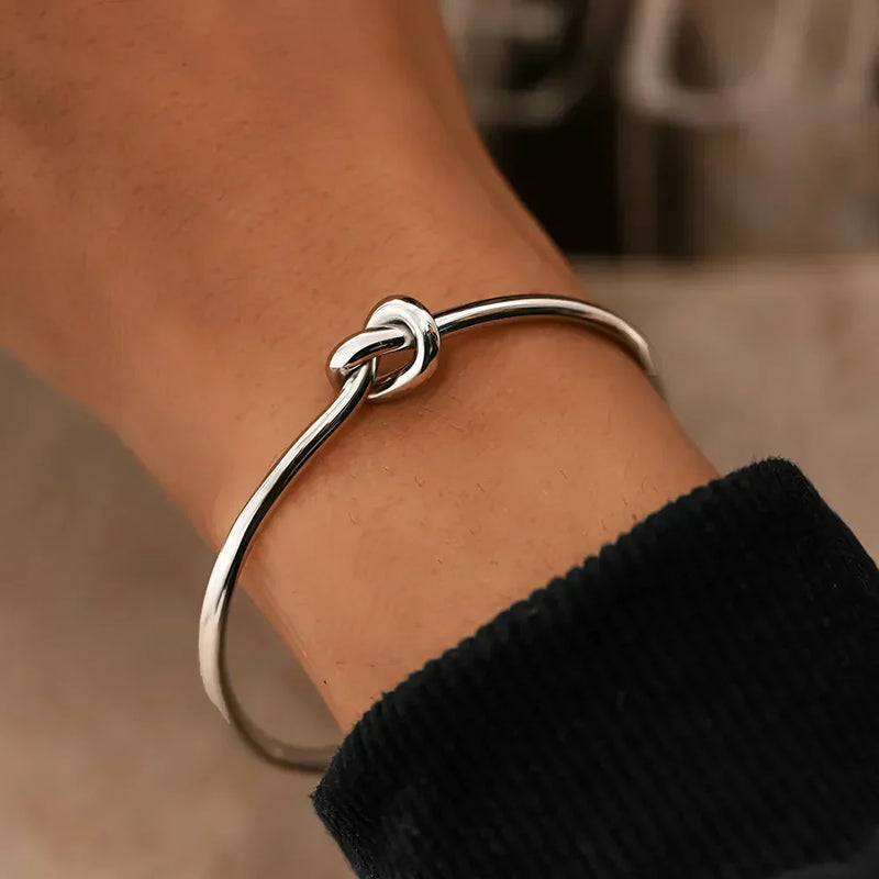 Bracelet with a twisted knot