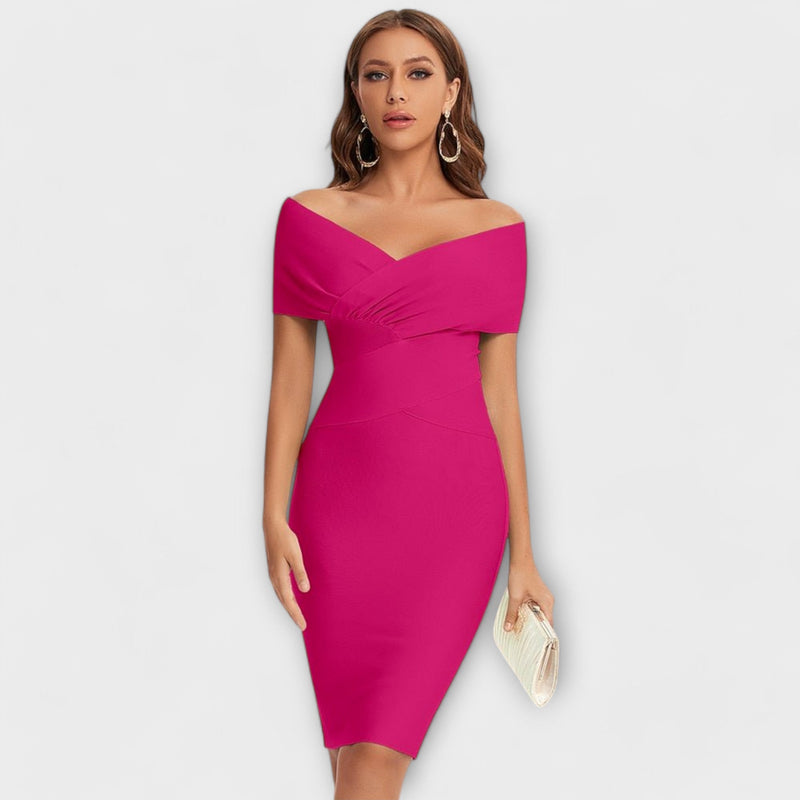 Elegant dress with pointed neckline