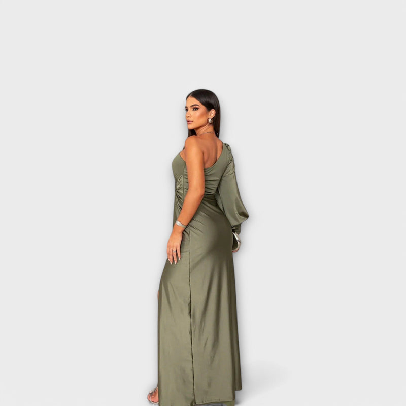 Amelia - A graceful dress with impeccable finesse