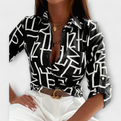 Blouse with a classic collar